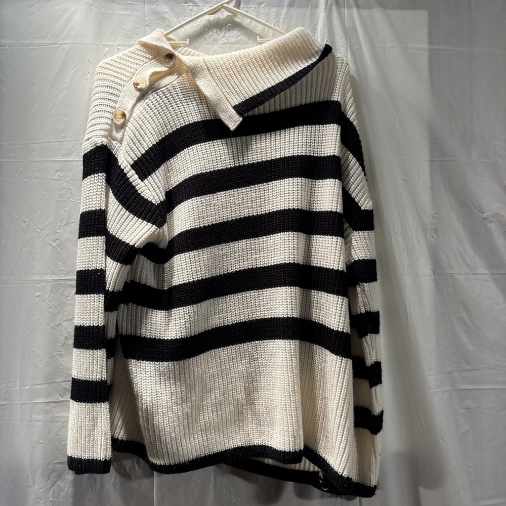 Sweater Zaful Black and White Knit Button Right Shoulder M Long Sleeve Acrylic